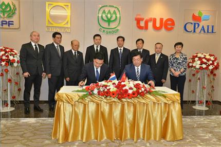 Chen Run’er met with Thai Deputy Prime Minister SomkidJatusripitak and witnessed the signing between HNCA and CP Group，Thai Smile Airways and Nok Airlines